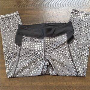 Under Armour Cropped Black and Gray Leggings